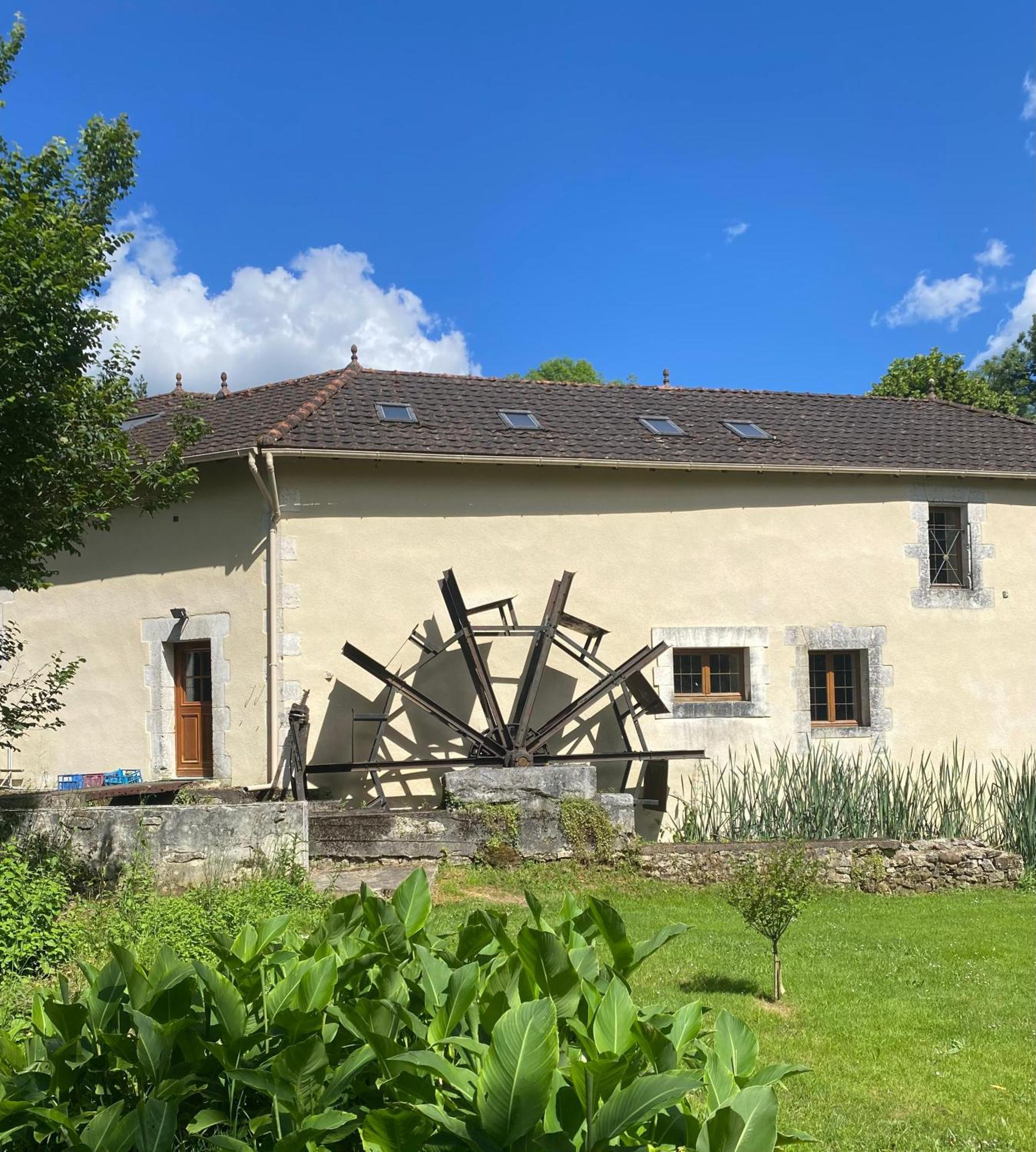 Bed and Breakfast Moulin Du Fontcourt Chasseneuil-sur-Bonnieure Экстерьер фото